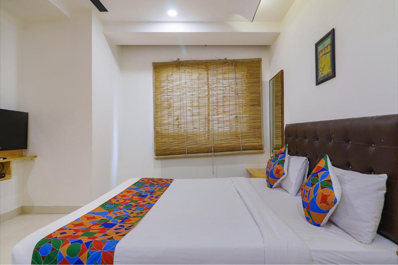 Fabhotel Aamantran & Banquet Halls - Nr Rtc X Roads Metro Station Haiderabad Buitenkant foto